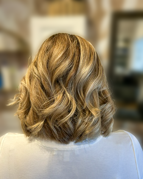 A dimensional bronde bob finished with soft texture at Maison de Cheveux.